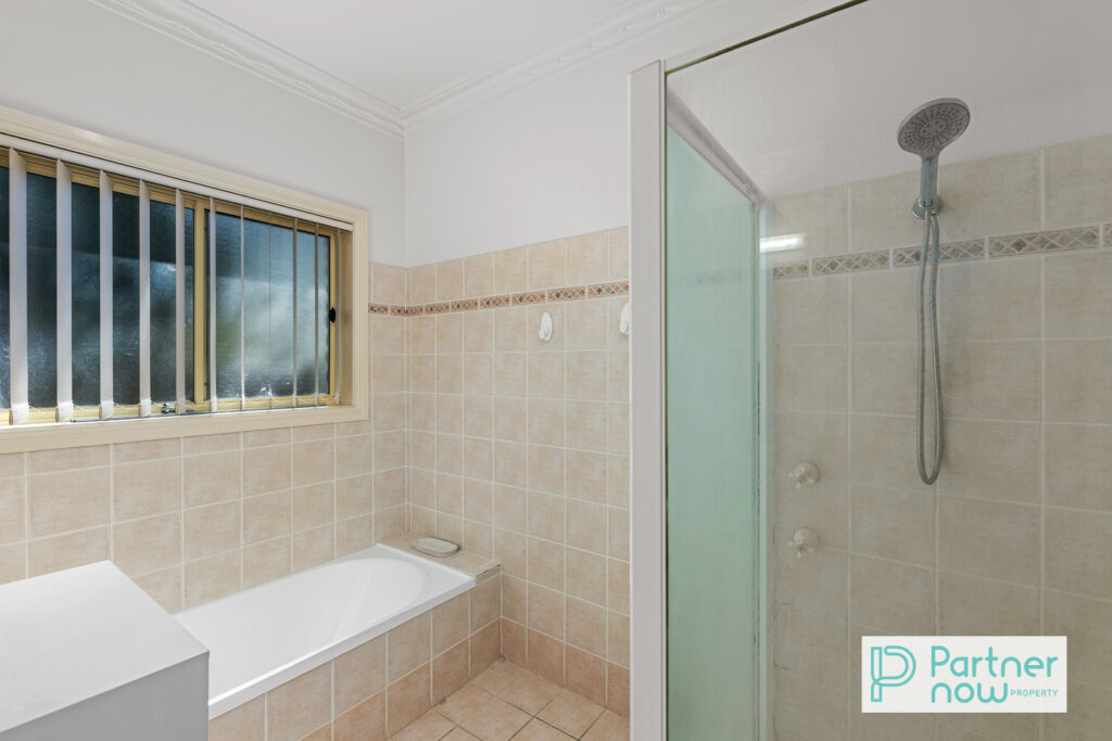 1/4 Mcdonald Crescent, Tamworth - Thumbnail 5