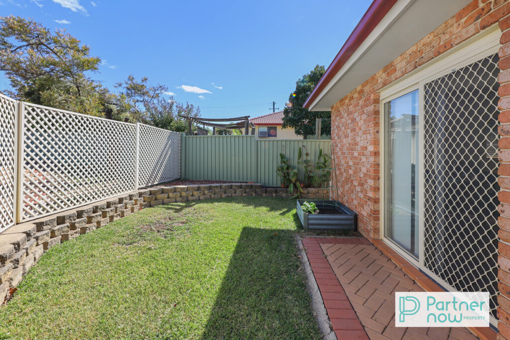 1/4 Mcdonald Crescent, Tamworth - Thumbnail 2