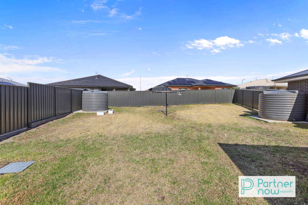 1+ 2/27 Evesham Circuit, Tamworth - Thumbnail 2