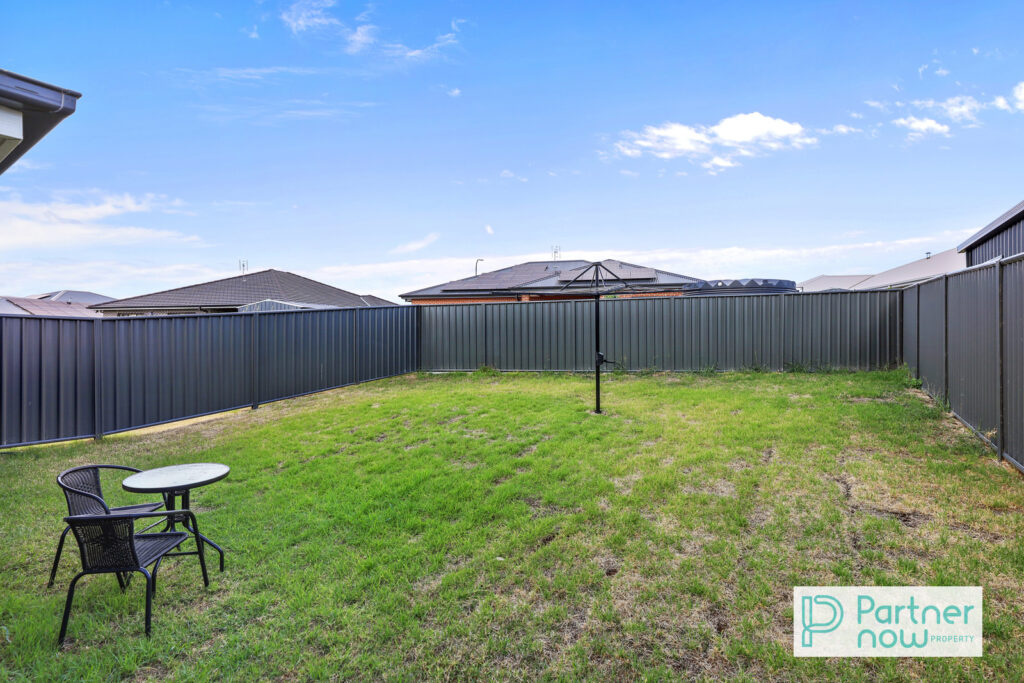1+ 2/27 Evesham Circuit, Tamworth - Image 1