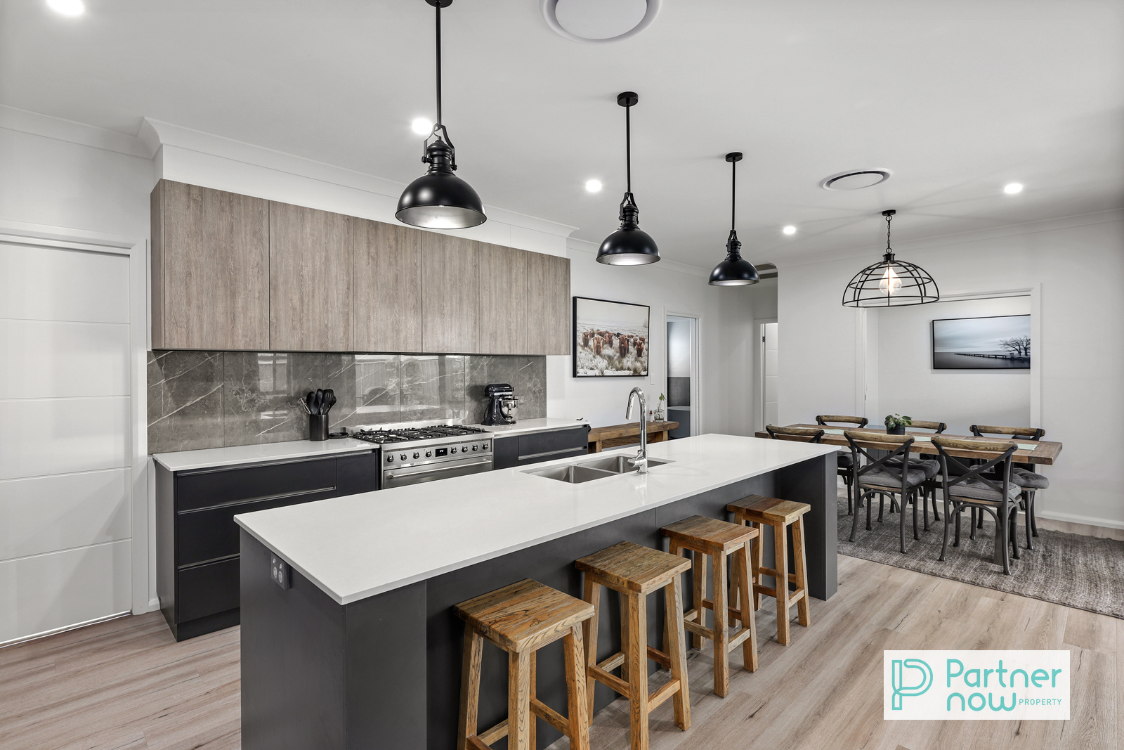 35 Evesham Circuit, TAMWORTH NSW 2340, Tamworth - Thumbnail 2