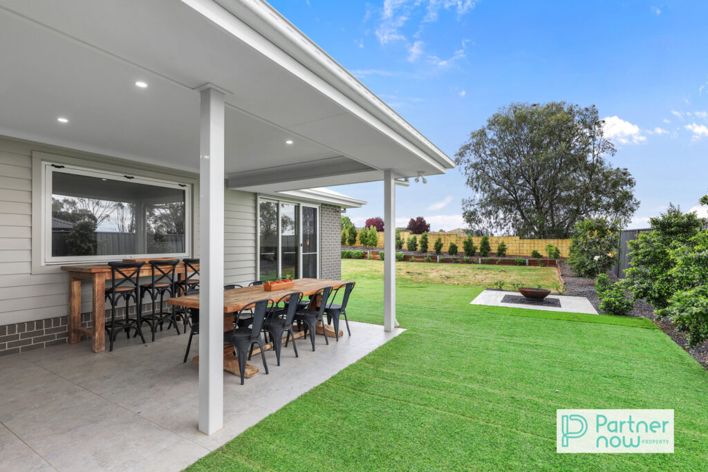 35 Evesham Circuit, Tamworth - Thumbnail 3