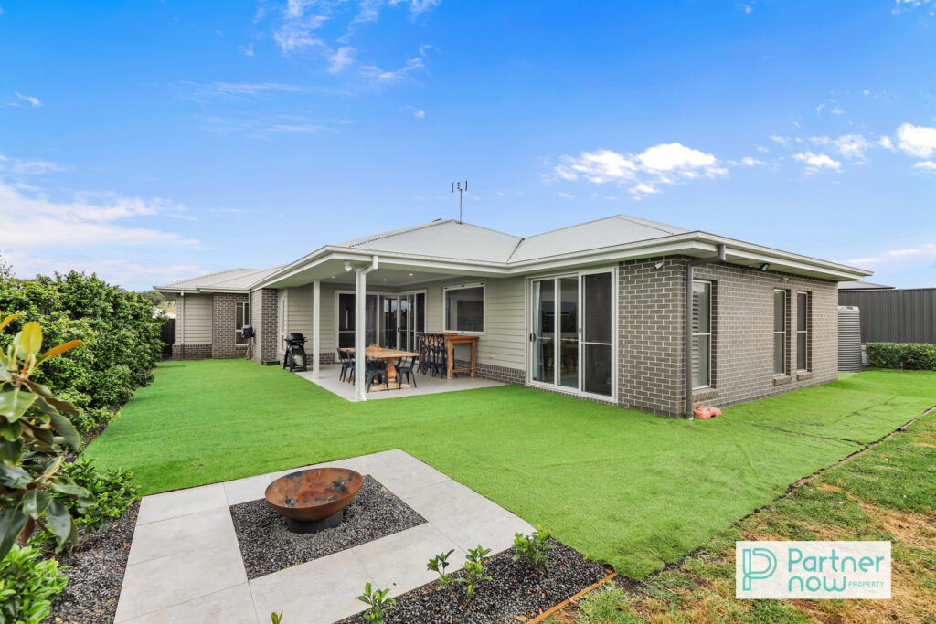 35 Evesham Circuit, Tamworth - Thumbnail 2