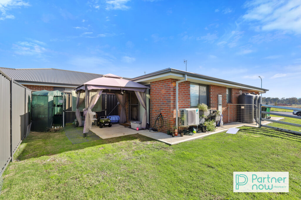 13 + 13A Fairymartin Lane